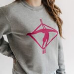 Džemperis su oro akrobate ant juostų