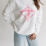 Džemperis su oro akrobate ant juostų